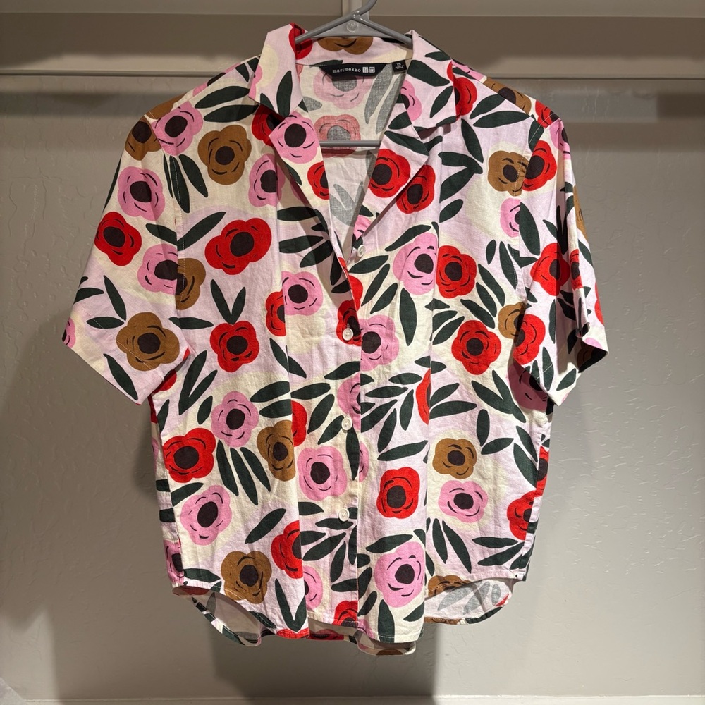 Marimekko X Uniqlo Floral Patterned Shirt with Red and Pink Accents
